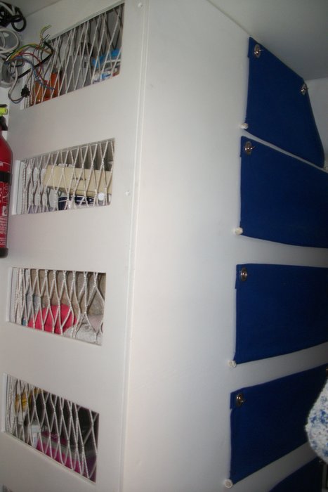 100_5982.JPG (2.11 Mio) Consulté 93155 fois placards babord