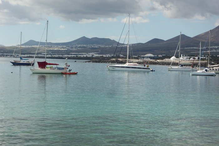 8 fevrier 2015 Mouillage à Arecife ( ile de lanzarote ) les canaries (32).JPG (2.6 Mio) Consulté 28725 fois Au mouillage à Arrecife ile de Lanzarote