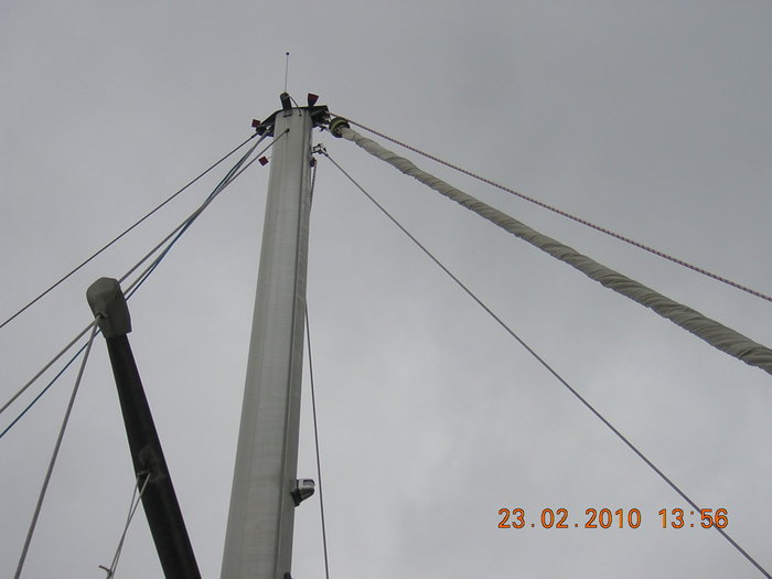 ferrure d'étai à 50cm de la tète de mat